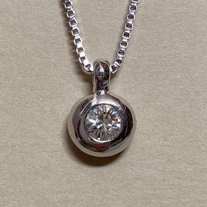 swarovski silver toned solitaire pendant necklace